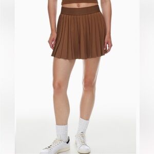 Aritzia TNA Brown Pleated Women's Tennis Skort skirt cognac size XS mini skirt